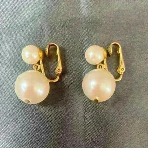 Vintage gold-tone w/pearl accents clip-on earrings